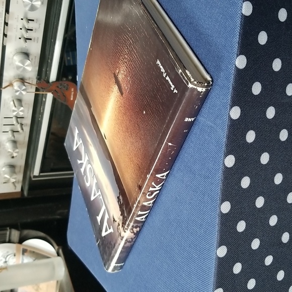 ✨ALASKA COFFEE TABLE BOOK - Picture 3 of 11